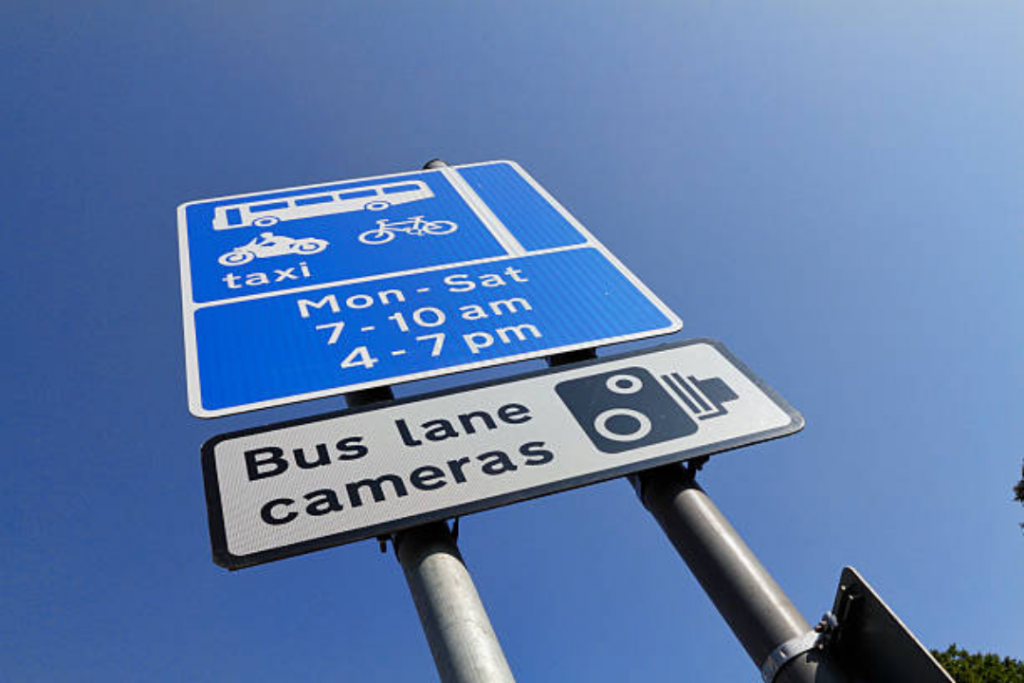 can motorcycles use bus lanes or not?